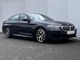 BMW 5-Serie 545e xDrive Executive Automaat / Dealer onderhouden / 6 cilinder / Accu SoH 92% / M sportpakket xDrive / Trekgewicht 2.000 kg / EAER 55 km / Adapt. CC / Neerklapbare bank met ski-luik /