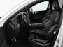 Volvo XC60 2.0 Recharge T6 AWD R Design | Panoramadak | Head-Up | Stoel & stuurverwarming | Camera | Adaptive cruise | Trekhaak | Harman/Kardon | Navigatie | Full LED | 22'' lichtmetalen velgen