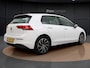 Volkswagen Golf 1.0 TSI 110 PK Life | WORDT VERWACHT | Apple CarPlay | Getint Glas | 17" | Parkeerhulp |
