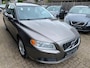 Volvo V70 2.5FT Momentum 230PK H.LEER / ECC / PDC / TREKHAAK