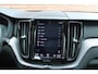Volvo XC60 T5 Automaat Inscription | Panoramadak | Adaptieve Cruise Control | Verwarmbare Voorstoelen | Lederen Bekleding | Navigatie | BLIS Dodehoekdetectie | Elektrisch Verstelbare Voorstoelen | Parkeercamera