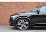 Volvo XC90 T8 Plug-in hybrid AWD Ultra Dark | Luchtvering | Bowers & Wilkins | Geventileerde Voorstoelen incl. Massagefunctie | Panoramadak | Extra Getint Glas | 21'' Lichtmetalen Velgen | Apple Carplay/ Android Auto