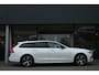 Volvo V90 T6 Plus Dark Long Range | Luchtvering | Harman/Kardon | 360° Camera | Panoramadak | Memory-Seats | BLIS | Trekhaak | DAB Long Range | Luchtvering | Harman/Kardon | 360° Camera | Panoramadak | Memory-Seats | BLIS | Trekhaak | DAB