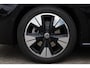 Volkswagen Multivan 1.5 eHybrid L2 Bulli Edition 4Motion 245PK / 180kW DSG, 19" 'Halmstad' LMV, LED Matrix (IQ.Lights), keyless start & entry, elektromechanische stuurbekrachtiging, verwarmbaar stuurwiel, verwarmbare voor- en achterstoelen, verwarmbare en akoestische voorruit, Harman & Kardon geluidssysteem, parkeerpakket plus (achteruitrijcamera (rear view), rondomzichtcamera (area view)), privacy glas (90% getint), dodehoekdetectie (side assist), assistentiepakket plus, dynamic chassis control (dcc), comfortstoelen elektrisch verstelbaar, 2-2-3 premium opstelling, elektrische achterklep (easy open & close), elektrisch verstel-, verwarm- en inklapbare buitenspiegels (spiegelpakket), adaptieve cruise control (acc)