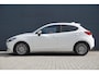 Mazda 2 1.5 Skyactiv-G 90pk AUT Luxury | Stuur/Stoelverwarming | PDC Achter | Apple Carplay