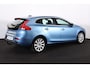 Volvo V40 T3 Momentum - Parkeersensoren achter - Navigatie - Cruise Control - LED koplampen - Trekhaak - 17' LMV