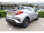 Toyota C-HR 1.8 Hybrid First Edition | Rijklaar | Trekhaak | Parkeersens. v+a | Half-leder | JBL | Navi | Stoelverw. | Dealer onderhouden | NL-auto