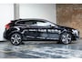 Volvo V40 T3 Automaat Polar+ Sport Panorama Dak | Verwarmbare Voorstoelen | R-Design Exterieur | Navigatiesysteem | Parkeersensoren | Keyless Entry | Electronic Climate Control | Achteruitrijcamera | Cruise Control | Getint Glas Achter