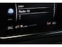 Volvo V40 T3 Automaat Polar+ Sport Panorama Dak | Verwarmbare Voorstoelen | R-Design Exterieur | Navigatiesysteem | Parkeersensoren | Keyless Entry | Electronic Climate Control | Achteruitrijcamera | Cruise Control | Getint Glas Achter