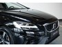 Volvo V40 T3 Automaat Polar+ Sport Panorama Dak | Verwarmbare Voorstoelen | R-Design Exterieur | Navigatiesysteem | Parkeersensoren | Keyless Entry | Electronic Climate Control | Achteruitrijcamera | Cruise Control | Getint Glas Achter