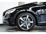 Volvo V40 T3 Automaat Polar+ Sport Panorama Dak | Verwarmbare Voorstoelen | R-Design Exterieur | Navigatiesysteem | Parkeersensoren | Keyless Entry | Electronic Climate Control | Achteruitrijcamera | Cruise Control | Getint Glas Achter