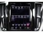 Volvo XC60 Recharge T6 AWD R-Design - Panorama/schuifdak - IntelliSafe Assist & Surround - Harman/Kardon audio - Adaptieve LED koplampen - Parkeercamera achter - Verwarmde voorstoelen, stuur & achterbank - Parkeersensoren voor & achter - Elektr. bedienb. voorstoelen met geheugen - Draadloze tel. lader - Standkachel - Extra getint glas - Elektr. inklapbare trekhaak - 19' LMV