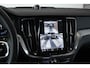 Volvo V60 T8 Plug-in hybrid AWD Ultra Bright | Head-up display | Adaptieve Cruise Control met Pilot Assist | Premium audio by Bowers & Wilkins | Elektrisch bedienbaar panoramisch schuif/-kanteldak | Elektrische voorstoelen met geheugen | 360° Parkeercamera | Park Assist voor + achter |  Verwarmbare voor- +achter stoelen + stuurwiel | Apple CarPlay |