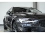 Volvo V60 T8 Plug-in hybrid AWD Ultra Bright | Head-up display | Adaptieve Cruise Control met Pilot Assist | Premium audio by Bowers & Wilkins | Elektrisch bedienbaar panoramisch schuif/-kanteldak | Elektrische voorstoelen met geheugen | 360° Parkeercamera | Park Assist voor + achter |  Verwarmbare voor- +achter stoelen + stuurwiel | Apple CarPlay |