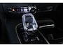 Volvo V60 T8 Plug-in hybrid AWD Ultra Bright | Head-up display | Adaptieve Cruise Control met Pilot Assist | Premium audio by Bowers & Wilkins | Elektrisch bedienbaar panoramisch schuif/-kanteldak | Elektrische voorstoelen met geheugen | 360° Parkeercamera | Park Assist voor + achter |  Verwarmbare voor- +achter stoelen + stuurwiel | Apple CarPlay |