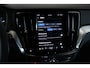 Volvo V60 T8 Plug-in hybrid AWD Ultra Bright | Head-up display | Adaptieve Cruise Control met Pilot Assist | Premium audio by Bowers & Wilkins | Elektrisch bedienbaar panoramisch schuif/-kanteldak | Elektrische voorstoelen met geheugen | 360° Parkeercamera | Park Assist voor + achter |  Verwarmbare voor- +achter stoelen + stuurwiel | Apple CarPlay |