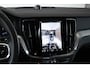 Volvo V60 T8 Plug-in hybrid AWD Ultra Bright | Head-up display | Adaptieve Cruise Control met Pilot Assist | Premium audio by Bowers & Wilkins | Elektrisch bedienbaar panoramisch schuif/-kanteldak | Elektrische voorstoelen met geheugen | 360° Parkeercamera | Park Assist voor + achter |  Verwarmbare voor- +achter stoelen + stuurwiel | Apple CarPlay |
