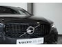 Volvo V60 T8 Plug-in hybrid AWD Ultra Bright | Head-up display | Adaptieve Cruise Control met Pilot Assist | Premium audio by Bowers & Wilkins | Elektrisch bedienbaar panoramisch schuif/-kanteldak | Elektrische voorstoelen met geheugen | 360° Parkeercamera | Park Assist voor + achter |  Verwarmbare voor- +achter stoelen + stuurwiel | Apple CarPlay |
