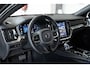 Volvo V60 T8 Plug-in hybrid AWD Ultra Bright | Head-up display | Adaptieve Cruise Control met Pilot Assist | Premium audio by Bowers & Wilkins | Elektrisch bedienbaar panoramisch schuif/-kanteldak | Elektrische voorstoelen met geheugen | 360° Parkeercamera | Park Assist voor + achter |  Verwarmbare voor- +achter stoelen + stuurwiel | Apple CarPlay |
