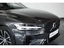 Volvo V60 T8 Plug-in hybrid AWD Ultra Bright | Head-up display | Adaptieve Cruise Control met Pilot Assist | Premium audio by Bowers & Wilkins | Elektrisch bedienbaar panoramisch schuif/-kanteldak | Elektrische voorstoelen met geheugen | 360° Parkeercamera | Park Assist voor + achter |  Verwarmbare voor- +achter stoelen + stuurwiel | Apple CarPlay |