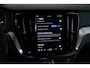 Volvo V60 T8 Plug-in hybrid AWD Ultra Bright | Head-up display | Adaptieve Cruise Control met Pilot Assist | Premium audio by Bowers & Wilkins | Elektrisch bedienbaar panoramisch schuif/-kanteldak | Elektrische voorstoelen met geheugen | 360° Parkeercamera | Park Assist voor + achter |  Verwarmbare voor- +achter stoelen + stuurwiel | Apple CarPlay |