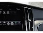 Volvo V60 T4 Automaat Momentum Pro | Panoramadak | Adaptive cruise control | Parkeerverwarming | BLIS | Parkeersensoren voor + achter | Stoelverwarming | 19'' Lichtmetalen velgen | Dealeronderhouden | Navigatie
