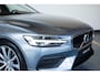 Volvo V60 T4 Automaat Momentum Pro | Panoramadak | Adaptive cruise control | Parkeerverwarming | BLIS | Parkeersensoren voor + achter | Stoelverwarming | 19'' Lichtmetalen velgen | Dealeronderhouden | Navigatie