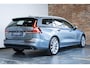 Volvo V60 T4 Automaat Momentum Pro | Panoramadak | Adaptive cruise control | Parkeerverwarming | BLIS | Parkeersensoren voor + achter | Stoelverwarming | 19'' Lichtmetalen velgen | Dealeronderhouden | Navigatie