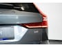 Volvo V60 T4 Automaat Momentum Pro | Panoramadak | Adaptive cruise control | Parkeerverwarming | BLIS | Parkeersensoren voor + achter | Stoelverwarming | 19'' Lichtmetalen velgen | Dealeronderhouden | Navigatie