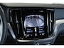 Volvo V60 T4 Automaat Momentum Pro | Panoramadak | Adaptive cruise control | Parkeerverwarming | BLIS | Parkeersensoren voor + achter | Stoelverwarming | 19'' Lichtmetalen velgen | Dealeronderhouden | Navigatie