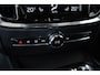 Volvo V60 T4 Automaat Momentum Pro | Panoramadak | Adaptive cruise control | Parkeerverwarming | BLIS | Parkeersensoren voor + achter | Stoelverwarming | 19'' Lichtmetalen velgen | Dealeronderhouden | Navigatie