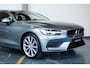 Volvo V60 T4 Automaat Momentum Pro | Panoramadak | Adaptive cruise control | Parkeerverwarming | BLIS | Parkeersensoren voor + achter | Stoelverwarming | 19'' Lichtmetalen velgen | Dealeronderhouden | Navigatie