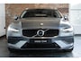 Volvo V60 T4 Automaat Momentum Pro | Panoramadak | Adaptive cruise control | Parkeerverwarming | BLIS | Parkeersensoren voor + achter | Stoelverwarming | 19'' Lichtmetalen velgen | Dealeronderhouden | Navigatie