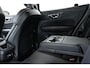 Volvo V60 T4 Automaat Momentum Pro | Panoramadak | Adaptive cruise control | Parkeerverwarming | BLIS | Parkeersensoren voor + achter | Stoelverwarming | 19'' Lichtmetalen velgen | Dealeronderhouden | Navigatie