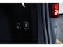 Volvo V60 T4 Automaat Momentum Pro | Panoramadak | Adaptive cruise control | Parkeerverwarming | BLIS | Parkeersensoren voor + achter | Stoelverwarming | 19'' Lichtmetalen velgen | Dealeronderhouden | Navigatie