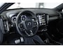 Volvo XC40 T5 Recharge R-Design | Panoramadak | Adaptive cruise control | Parkeersensoren voor + achter | Stoelverwarming | Parkeercamera | Wegklapbare trekhaak | Volvo on Call | Navigatie | Dealeronderhouden