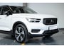 Volvo XC40 T5 Recharge R-Design | Panoramadak | Adaptive cruise control | Parkeersensoren voor + achter | Stoelverwarming | Parkeercamera | Wegklapbare trekhaak | Volvo on Call | Navigatie | Dealeronderhouden