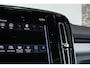 Volvo XC40 T5 Recharge R-Design | Panoramadak | Adaptive cruise control | Parkeersensoren voor + achter | Stoelverwarming | Parkeercamera | Wegklapbare trekhaak | Volvo on Call | Navigatie | Dealeronderhouden