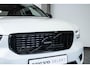Volvo XC40 T5 Recharge R-Design | Panoramadak | Adaptive cruise control | Parkeersensoren voor + achter | Stoelverwarming | Parkeercamera | Wegklapbare trekhaak | Volvo on Call | Navigatie | Dealeronderhouden