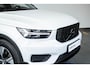 Volvo XC40 T5 Recharge R-Design | Panoramadak | Adaptive cruise control | Parkeersensoren voor + achter | Stoelverwarming | Parkeercamera | Wegklapbare trekhaak | Volvo on Call | Navigatie | Dealeronderhouden