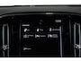 Volvo XC40 T5 Recharge R-Design | Panoramadak | Adaptive cruise control | Parkeersensoren voor + achter | Stoelverwarming | Parkeercamera | Wegklapbare trekhaak | Volvo on Call | Navigatie | Dealeronderhouden