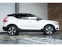 Volvo XC40 T5 Recharge R-Design | Panoramadak | Adaptive cruise control | Parkeersensoren voor + achter | Stoelverwarming | Parkeercamera | Wegklapbare trekhaak | Volvo on Call | Navigatie | Dealeronderhouden