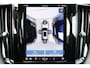 Volvo XC60 T8 Recharge AWD Ultimate Dark - LONG RANGE - Panorama/schuifdak - IntelliSafe Assist & Surround - 360º Camera - Adaptieve LED koplampen - Verwarmde voorstoelen, stuur & achterbank - Parkeersensoren voor & achter - Elektr. bedienb. voorstoelen met geheugen - Head up display - Draadloze tel. lader - Extra getint glas - 20' LMV