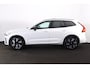 Volvo XC60 T8 Recharge AWD Ultimate Dark - LONG RANGE - Panorama/schuifdak - IntelliSafe Assist & Surround - 360º Camera - Adaptieve LED koplampen - Verwarmde voorstoelen, stuur & achterbank - Parkeersensoren voor & achter - Elektr. bedienb. voorstoelen met geheugen - Head up display - Draadloze tel. lader - Extra getint glas - 20' LMV