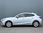 Mazda 3 BWJ 2019 2.0 SkyActiv-G 120 PK SkyLease+ XENON / HEADUP DISPLAY / CAMERA / STUURVERW. / STOELVERW. / NAVI / CLIMA / CRUISE / LMV / PDC