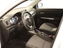 Suzuki Vitara 1.5 Hybrid Select - DODEHOEK DETECTIE- 17 INCH LICHT METALEN VELGEN - PARELMOER LAK - KEYLESS ENTRY/ START - CLIMATE CONTROL - VOORSTOELEN VERWARMD - CAMERA