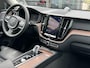 Volvo XC60 T8 Plug-in hybrid AWD Ultimate Dark / Trekhaak / Pano. dak / Geventileerde + verwarmde stoelen / Luchtvering / Bowers & Wilkins / Head-up display /