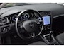 Volkswagen Golf 1.0 TSI 115pk R-line look, NAP, Trekhaak, Digitale Cockpit, Camera, Led, App-Connect, Dealer onderhouden
