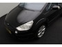 Ford S-Max 2.0-16V 2008 | Trekhaak | Cruise Control | Airco | Goed Onderhouden | 2 Sleutels | Parkeersensoren | Stuurwiel Bediening | 18' Lichtmetaal | Nationale Autopas