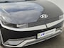 Hyundai Ioniq 5 Lounge 73kWh Automaat / Accu SoH 100% / HUD / Trekgewicht 1600 kg / Stuur- en Stoelverwarming / Rondomzicht camera / Stoelventilatie / Bose Audi Systeem / Apple Carplay Android Auto /